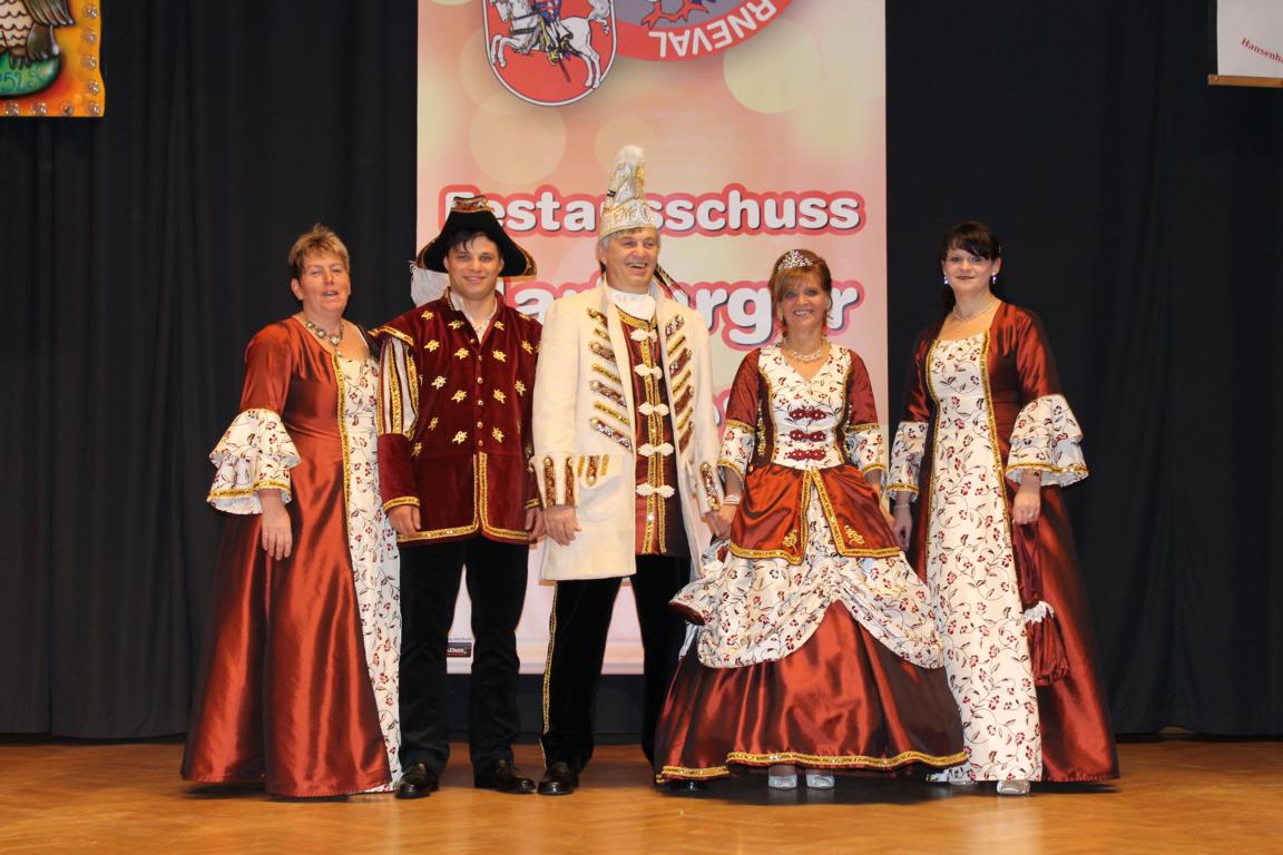 Prinzenpaar mit Hoffstaat 2014